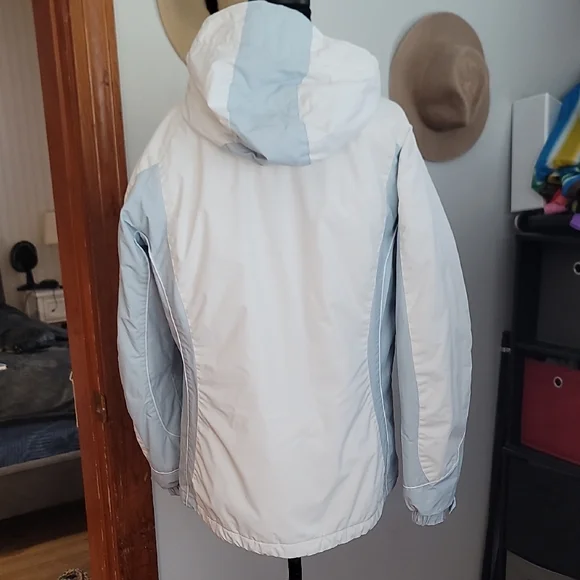 Columbia Women's White and Light Blue Ski Jacket - Picture 9 of 16